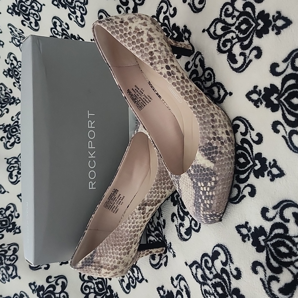 New women Rocketport shoes size 10